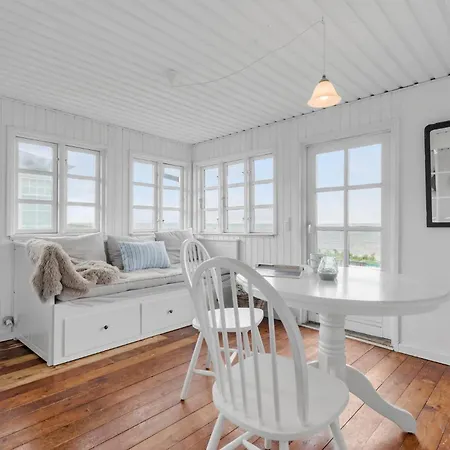 Feriehus 2 Bedroom Front In V *